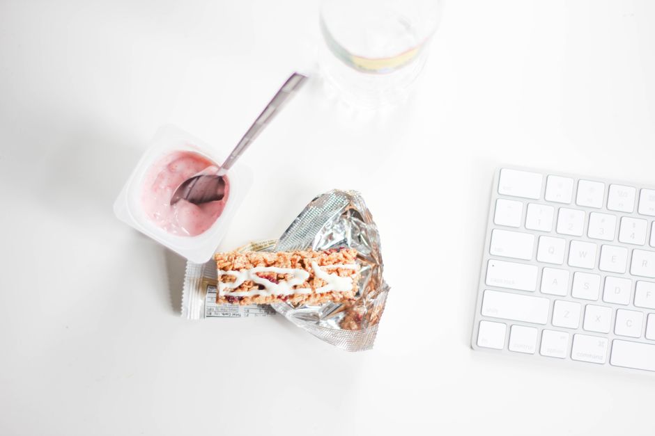 What Are Practical Portable Breakfasts for Work or a Commute?